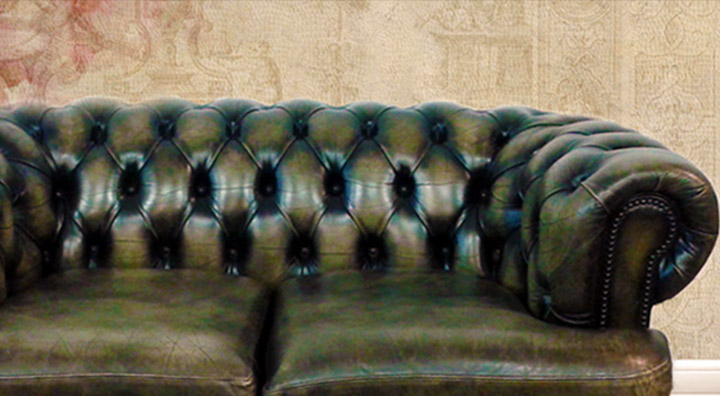 divano chesterfield vintage inglese