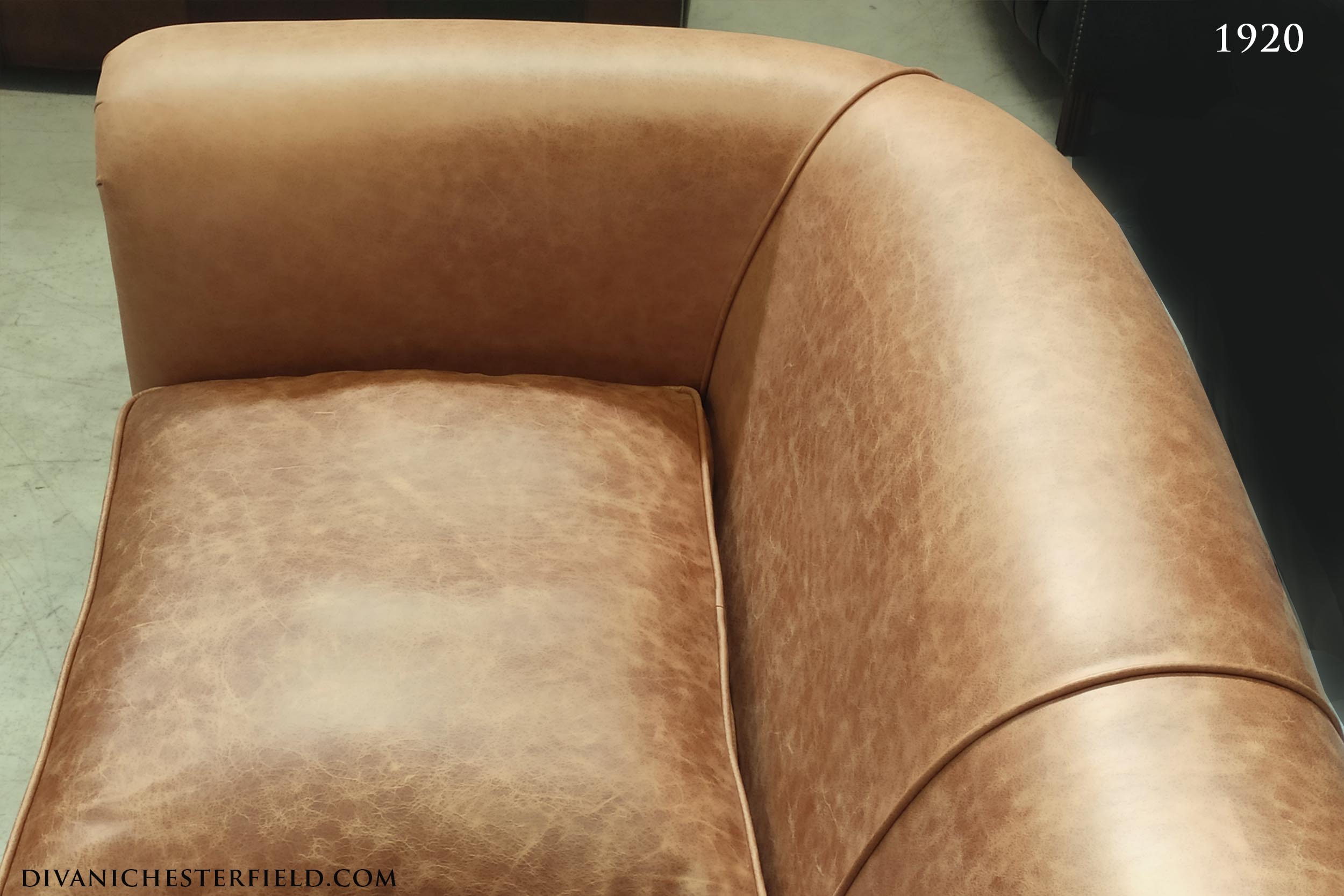 divano chester moderno pelle liscia cuoio